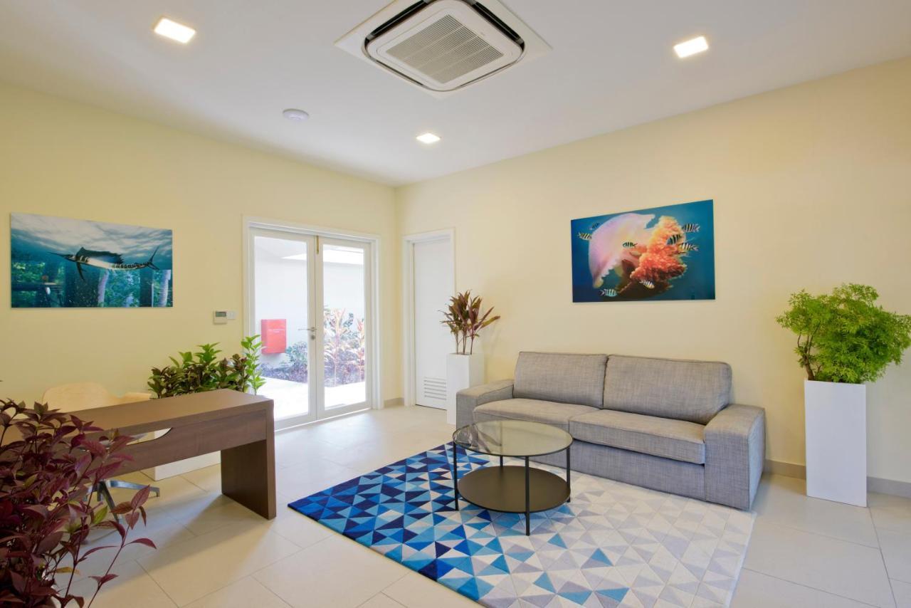 Kandima Maldives Kudahuvadhoo Exterior photo A living room with a carpet