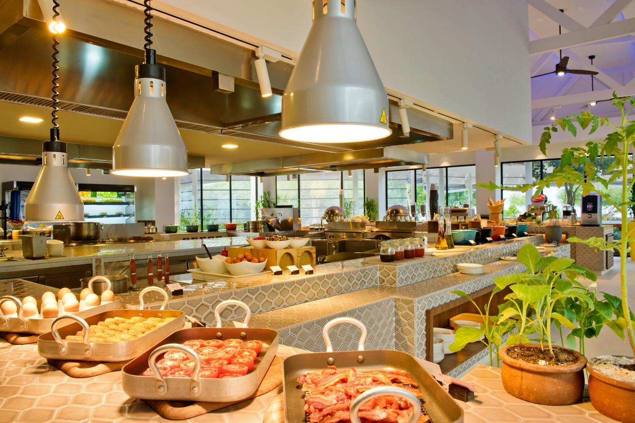 Kandima Maldives Kudahuvadhoo Exterior photo The buffet at the hotel