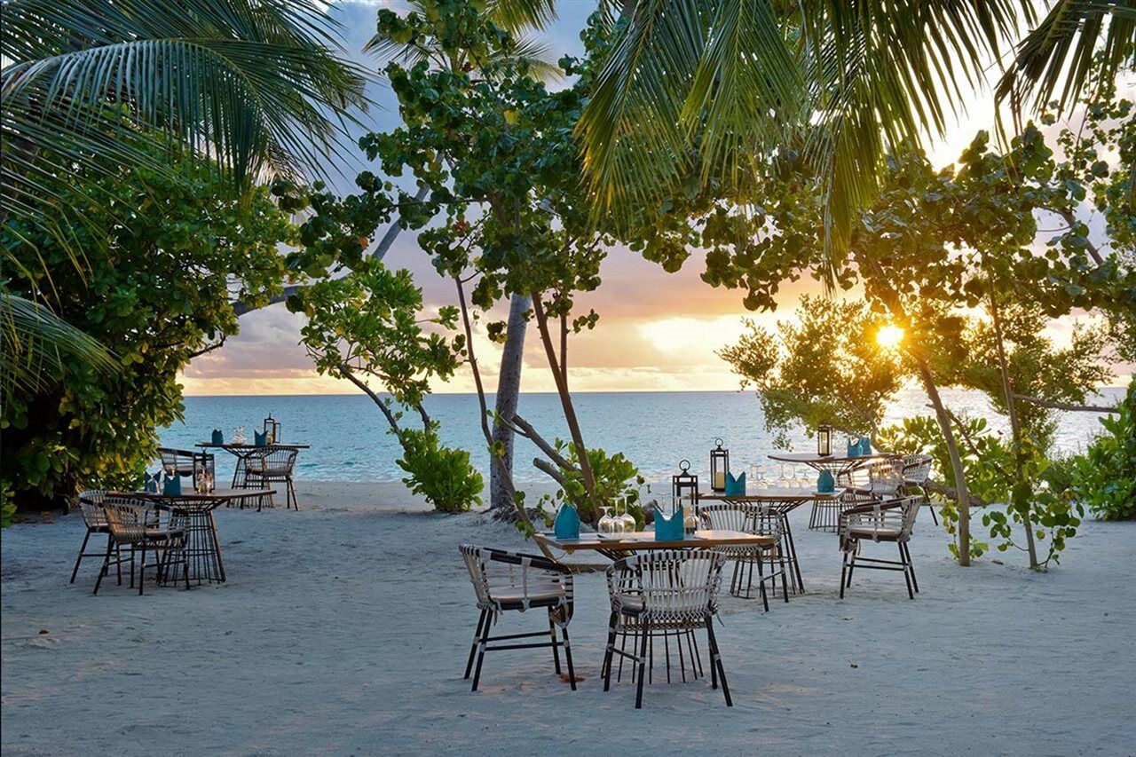 Kandima Maldives Kudahuvadhoo Exterior photo Sunset at the beach